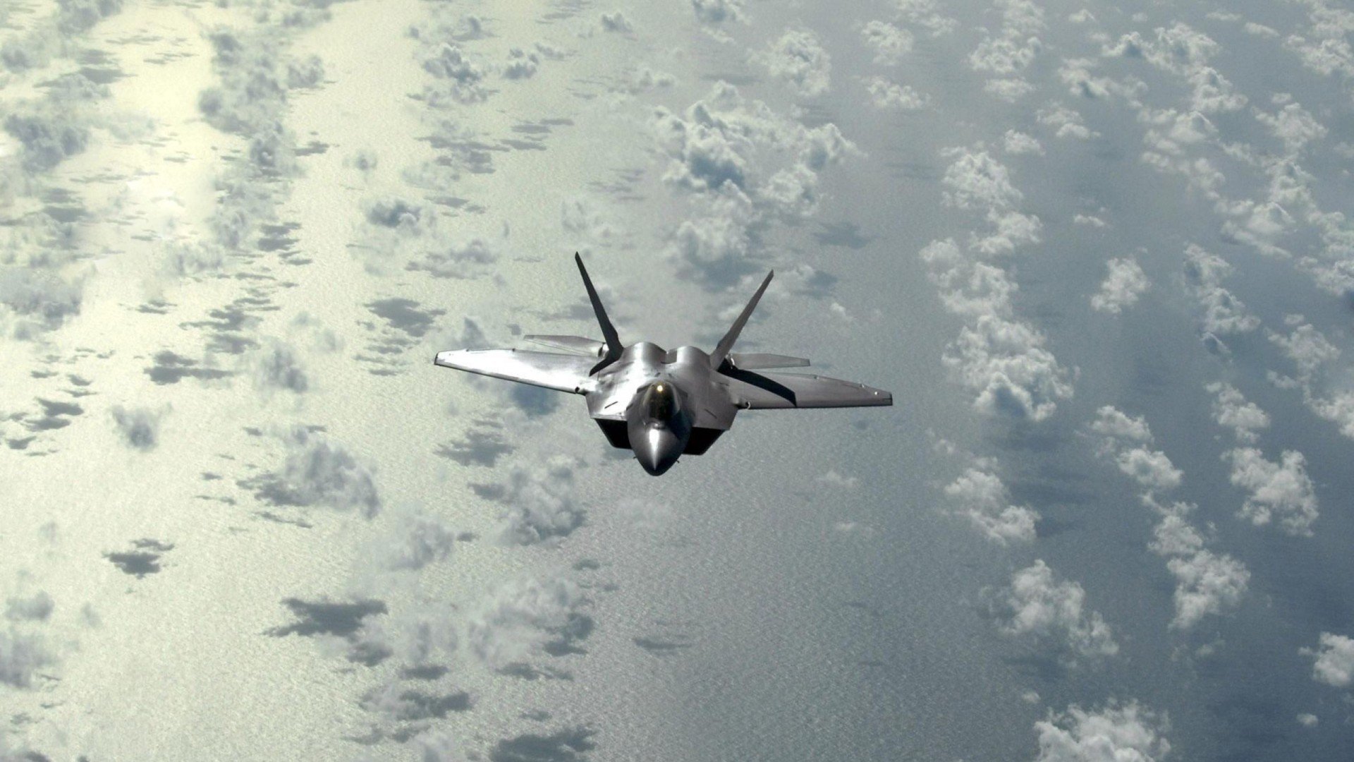 当红黑条纹遇见格子衫，莫德里奇在圣西罗点燃的时空交错之夜