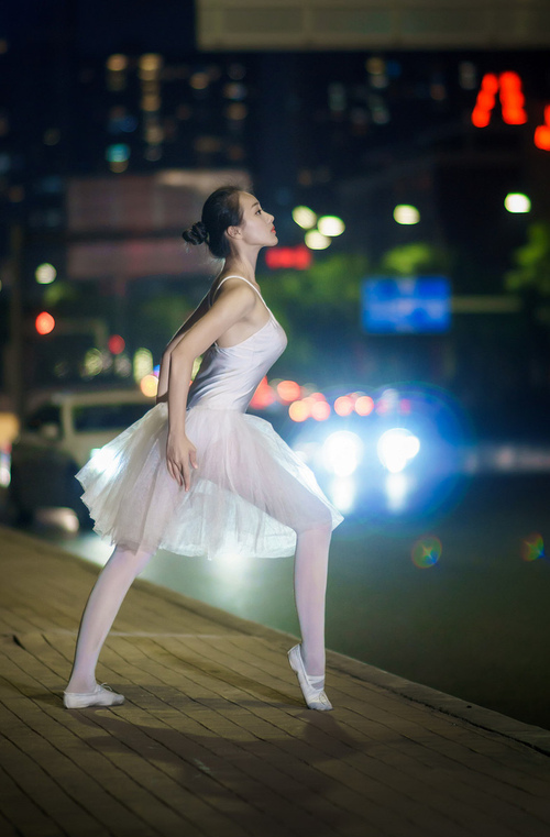 爱游戏tv-鹰眼如炬！阿克乾坤一顶定江山