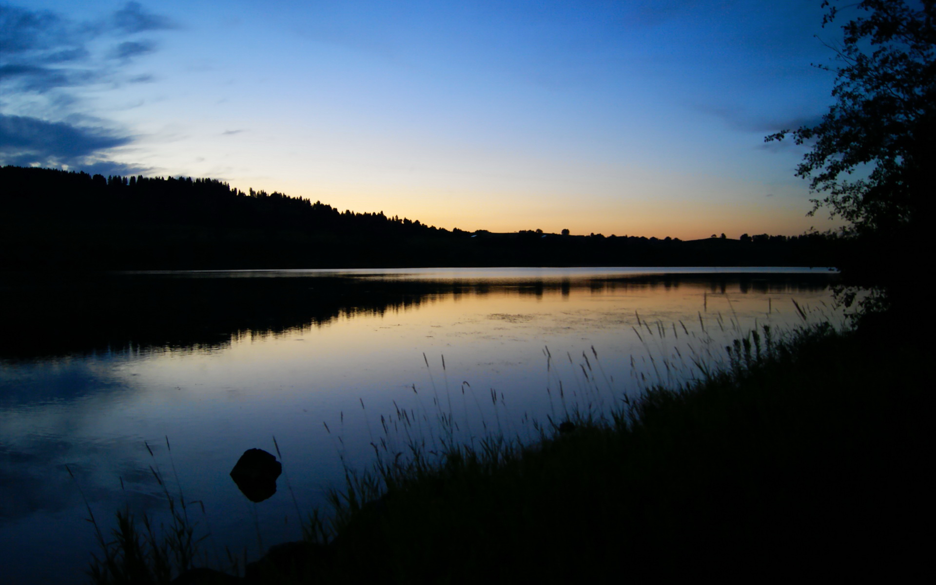 爱游戏tv-黄潜奇迹与卢卡库时刻，足球世界的双重奏鸣曲