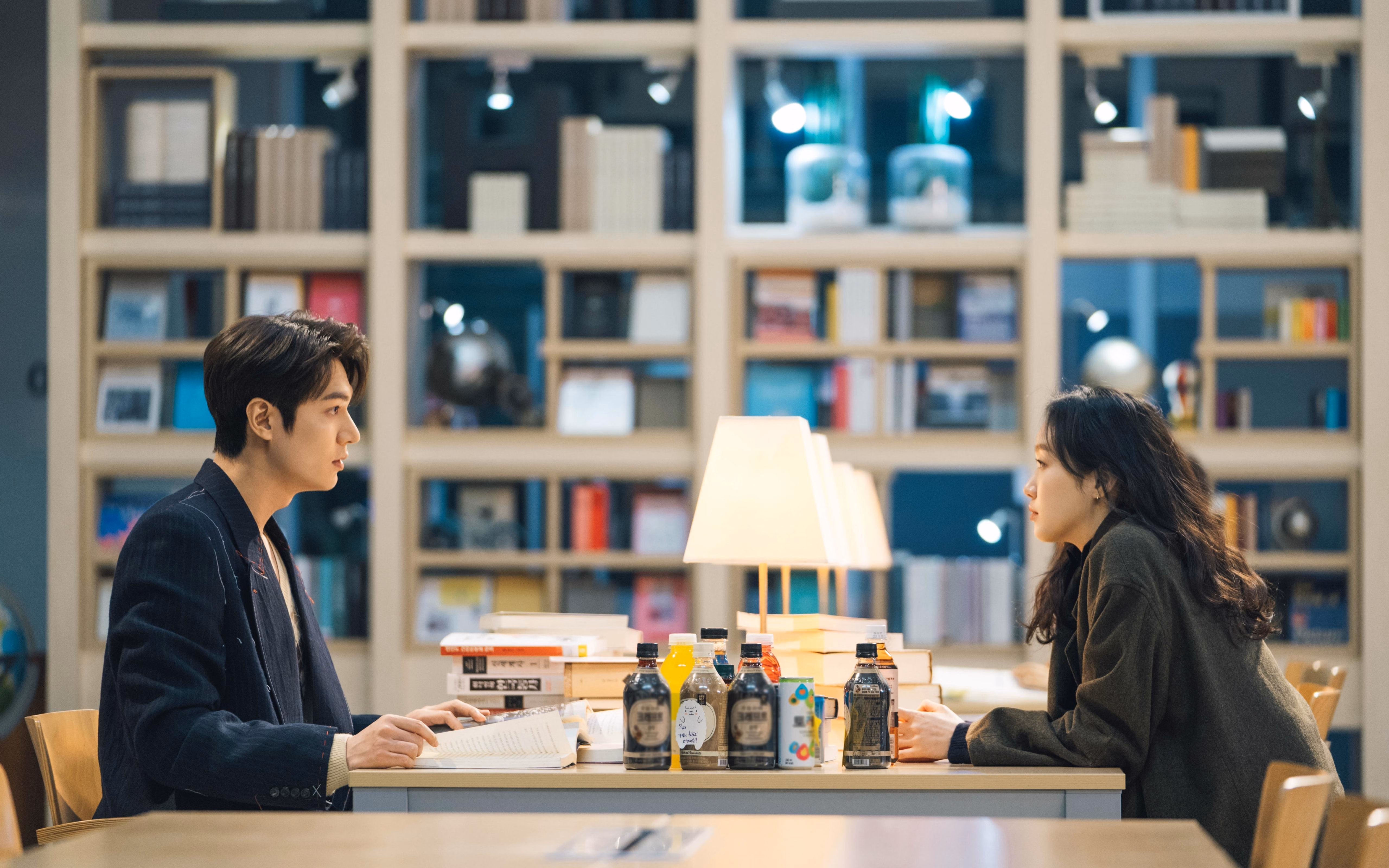 极速启程与铁血对决，F1揭幕战硝烟与勇士压境广东的启示